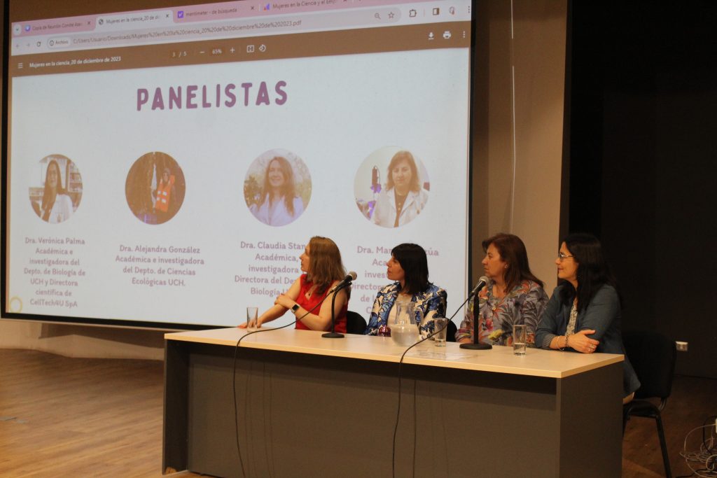 De izquierda a derecha: Dra. Claudia Stange, Dra. Alejandra González, Dra. Marcela Urzúa y Dra. Verónica Palma.